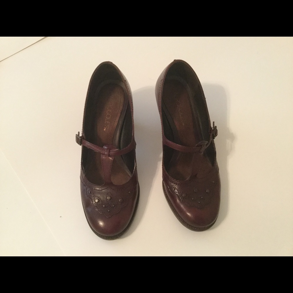 Aerosoles  Burgundy T-Strap shoe